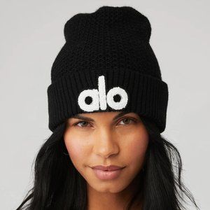 NWOT Alo Cool Skies Beanie